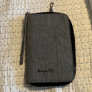 NWOT Valante RFDI blocking document holder